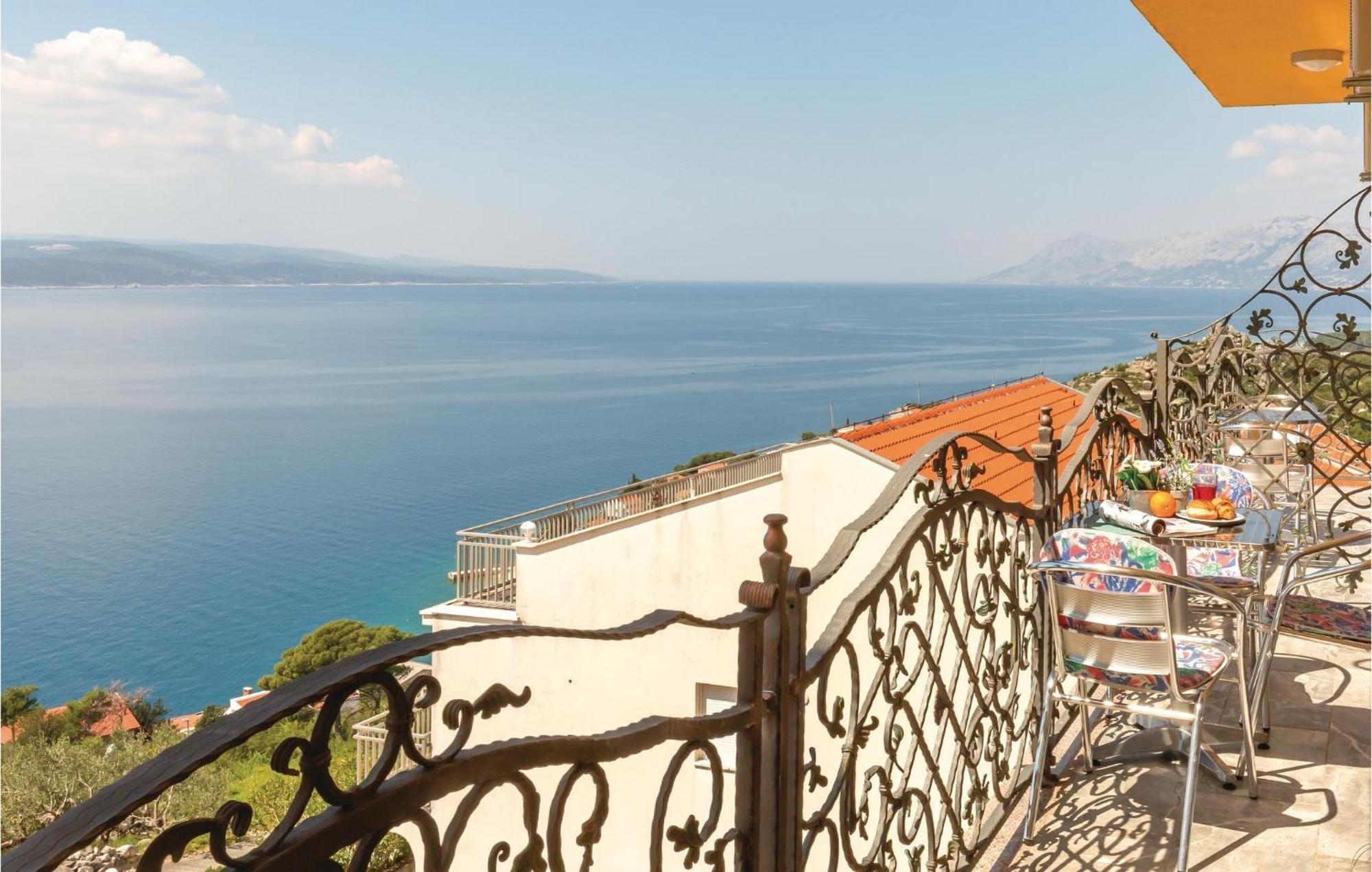 Nice Apartment In Krvavica With House Sea View Eksteriør bilde