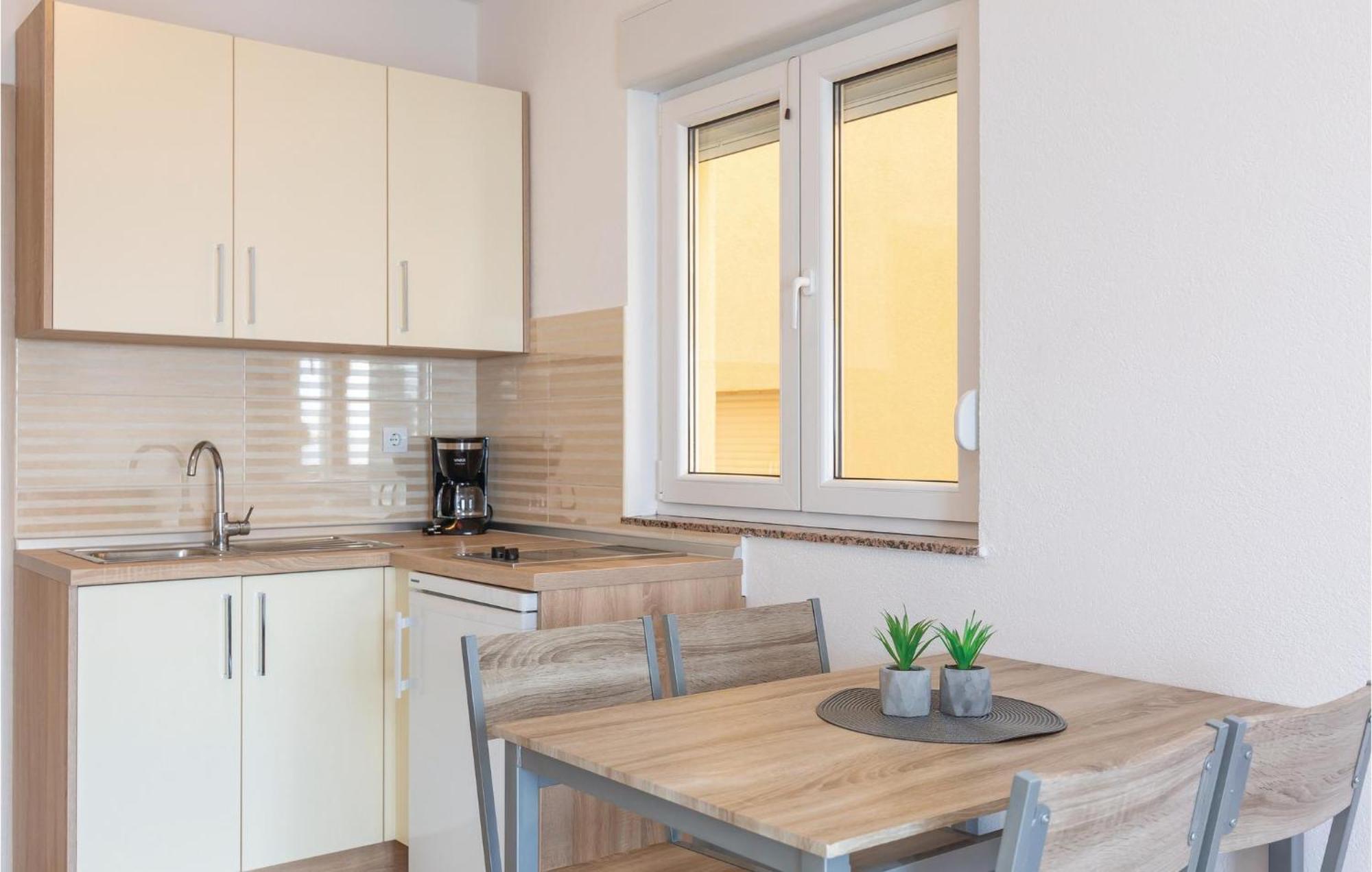 Nice Apartment In Krvavica With House Sea View Eksteriør bilde
