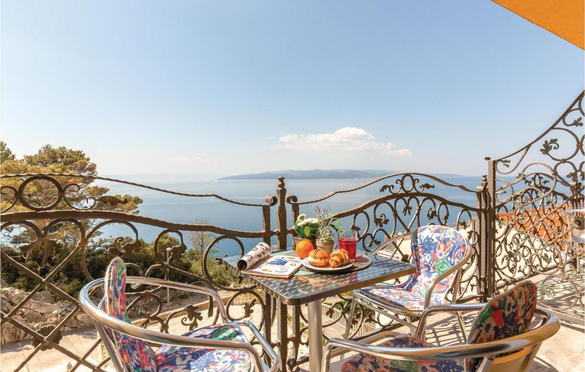 Nice Apartment In Krvavica With House Sea View Eksteriør bilde